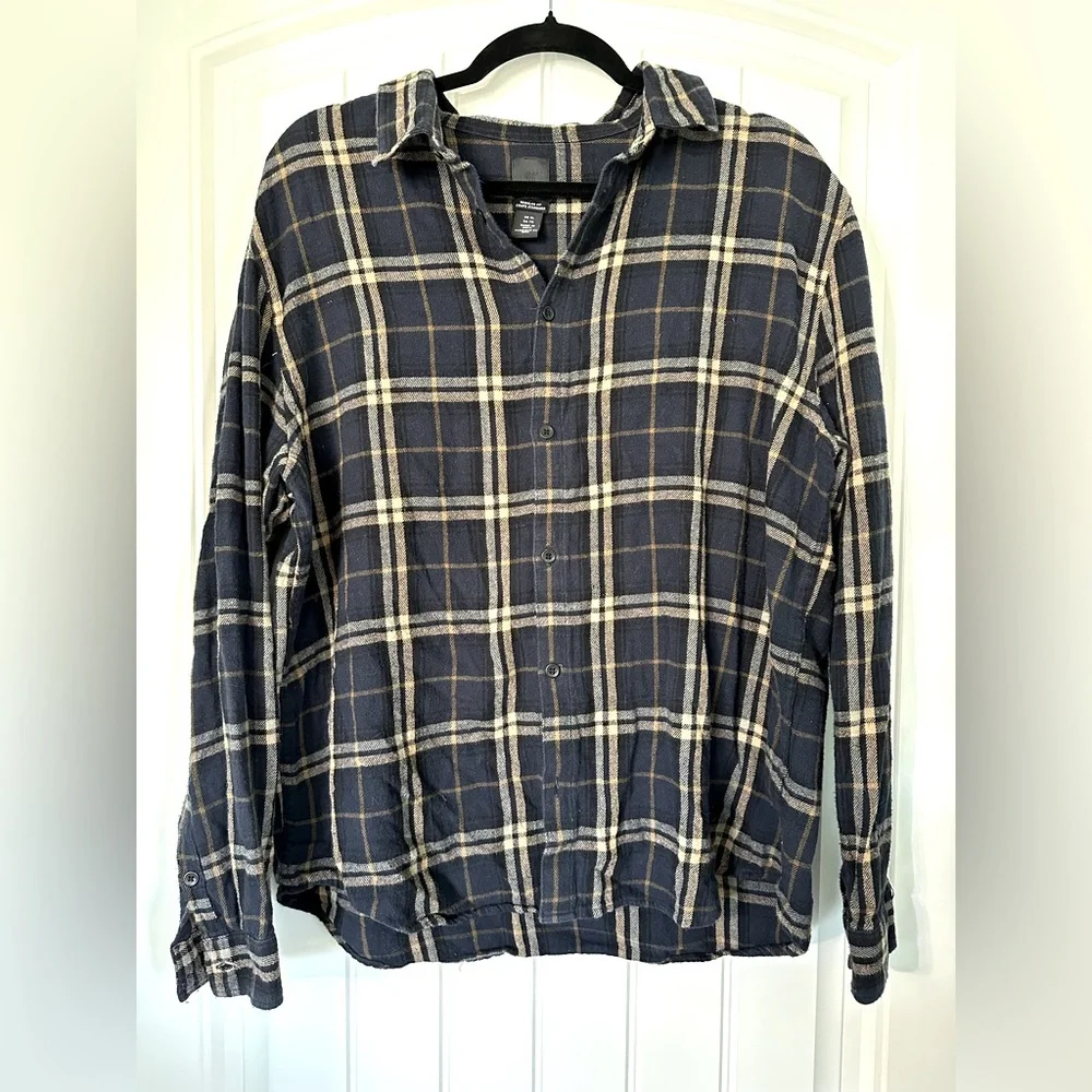 H&M flannel navy plaid button down - Picture 1 of 3